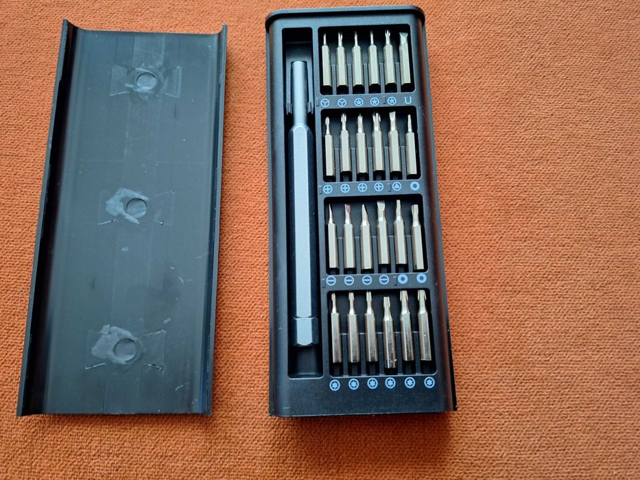 Trusa  surubelnita metalica cu 24 biti + cutie depozitare transport