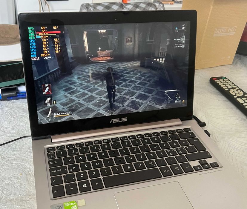 Laptop ASUS UX303L i7 8GB SSD 240GB 840M defect baterie