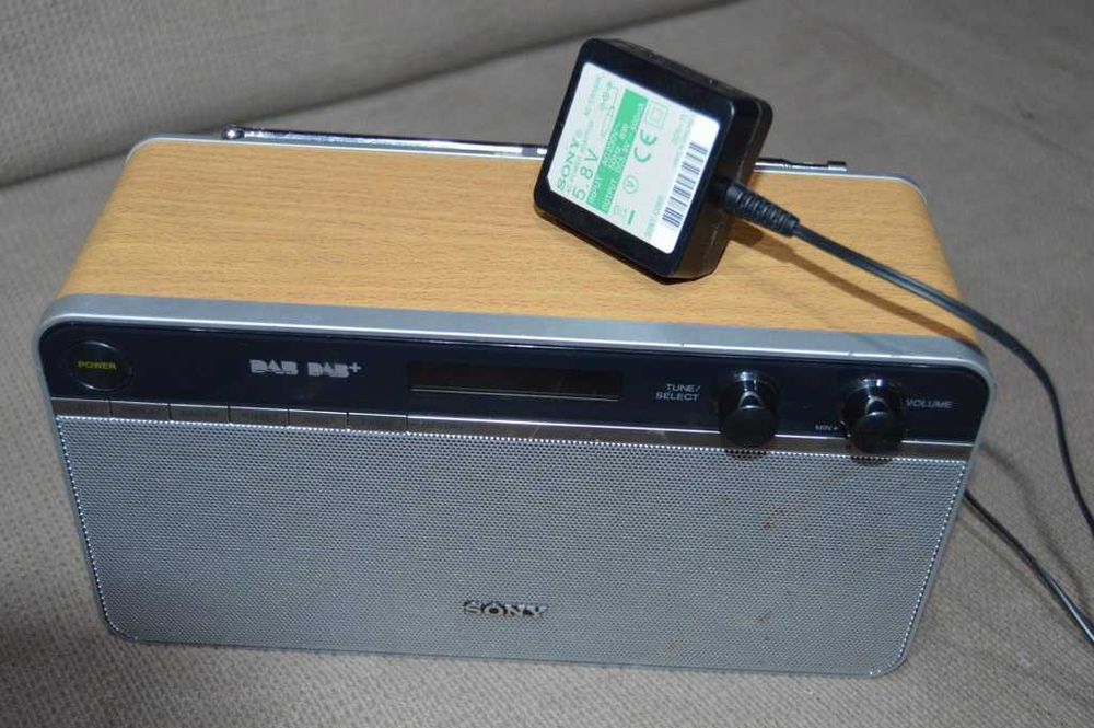 Radio Digital SONY XDR-S16DBP – DAB/DAB+/FM – Design Retro din Lemn