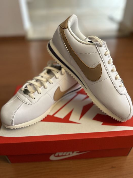 Бели Маратонки Найк (Nike)