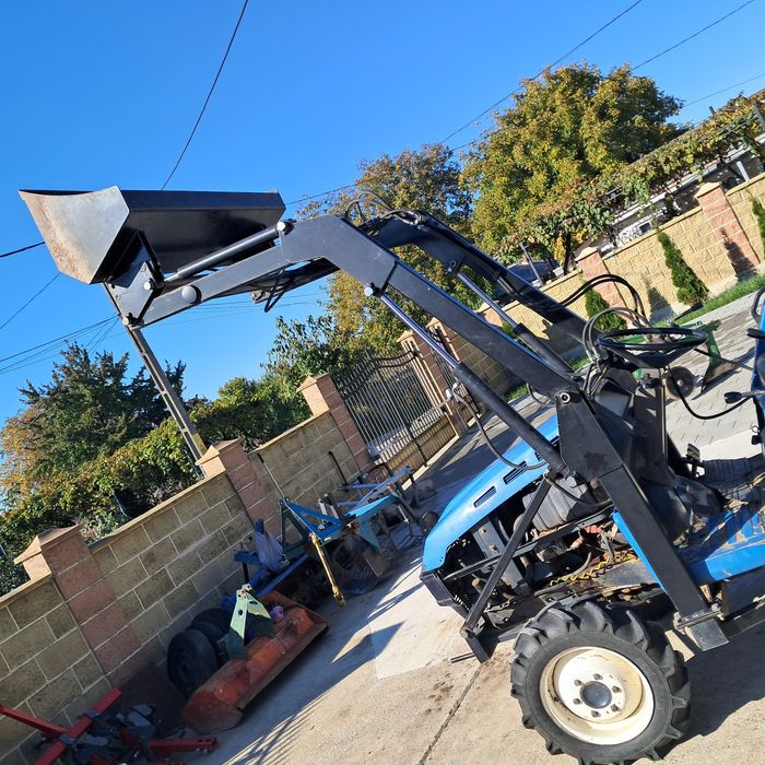 Incarcator tractor japonez