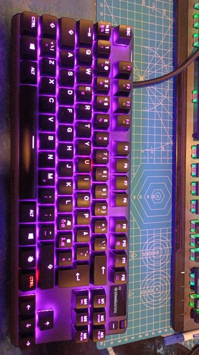 SteelSeries Apex 7 TKL–Tastatură Mecanică RGB,OLED\Mouse logitech G305