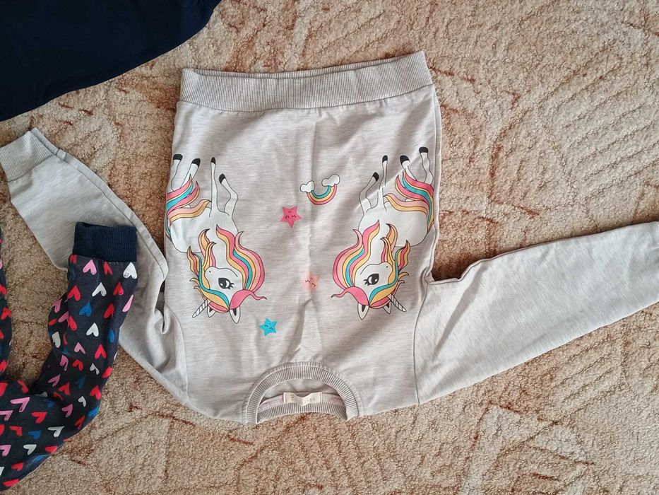 Продавам дрехи за момиче