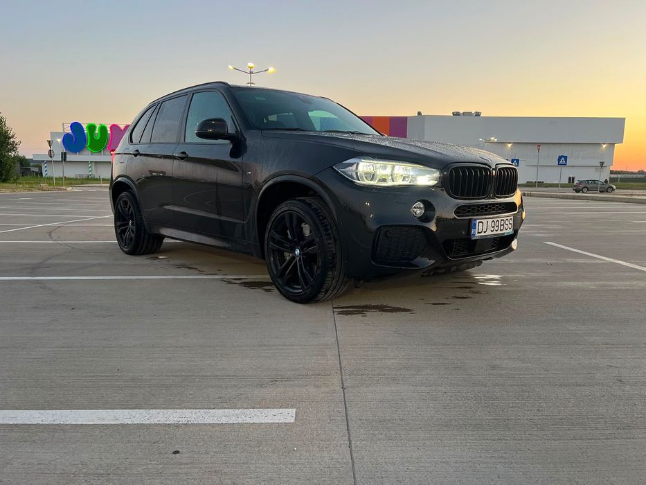 BMW x5 m50d , negru metalizat , ventilație scaune , încălzire auxiliară , conect drive , distronic +, faruri led