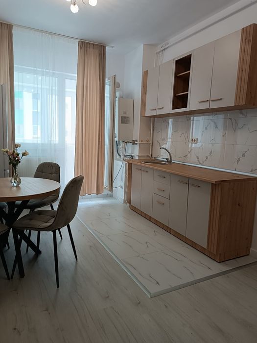 Apartament semidecomandat de inchiriat — fotografia 1