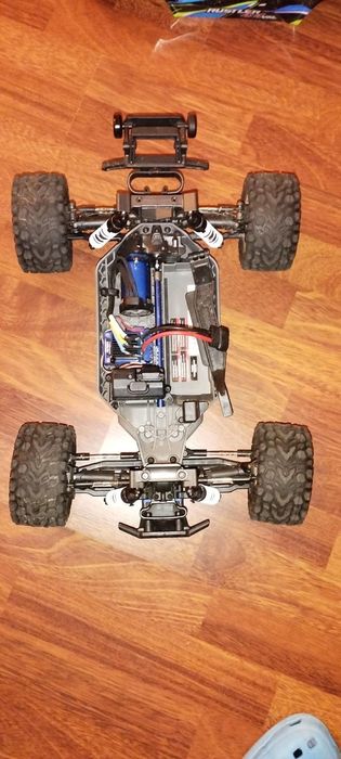 Traxxas Rustler 4x4 100 km/ oră