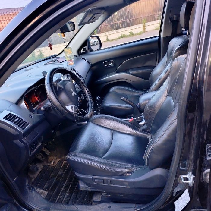 Se vinde Mitsubishi outlander 2 4x4 2.0diesel