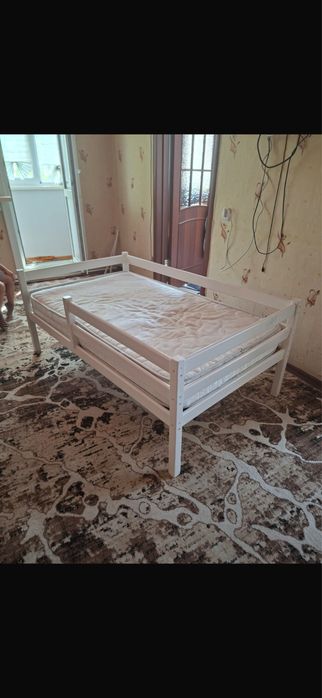Продам детскую кроватт