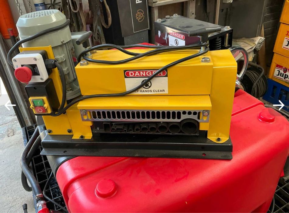 Masina de dezizolat cabluri