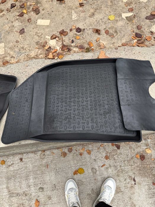 Продам резиновые коврики от автомобиля Nexia 3