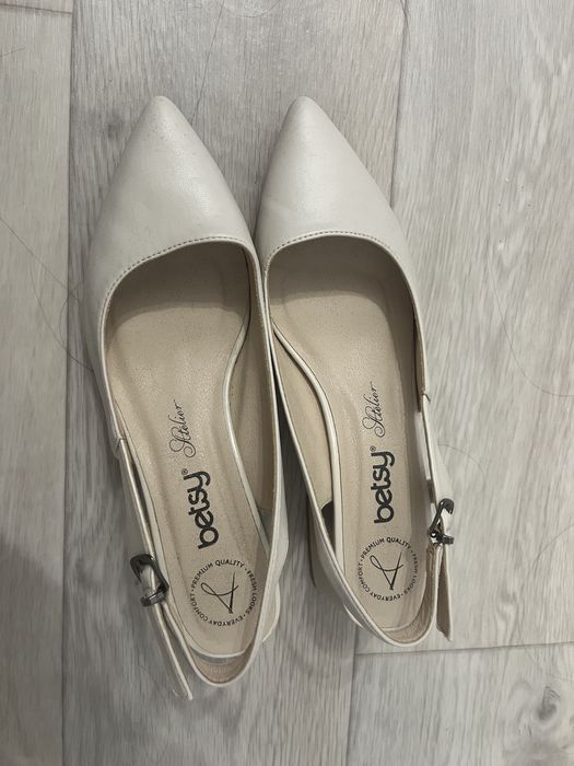 Туфли с открытыми пятками