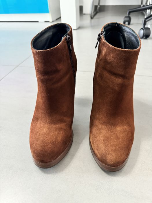 Botine piele intoarsa naturala, marime 38