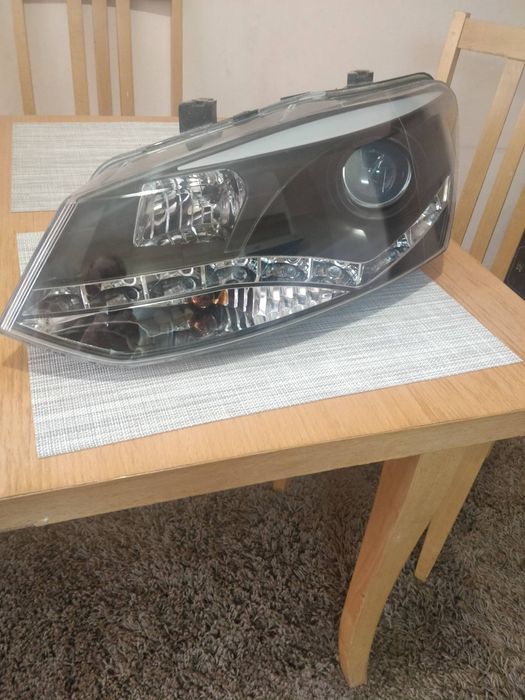 Десен и ляв фар vw polo ксенон xenon