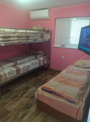 легла под наем гр. Костинброд,нощувки, стаи под наем за работници