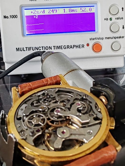 Angelus Chronodato Chronograph Triplu Calendar Aur 18k - 38 mm
