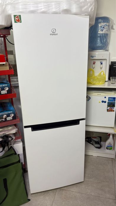 Холодильник Indesit двухкамерный