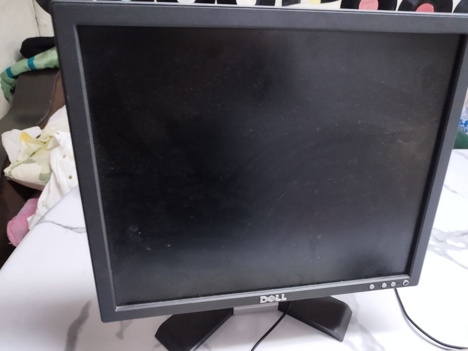 Монитор клавиатура мышка. В рабочем состоянии