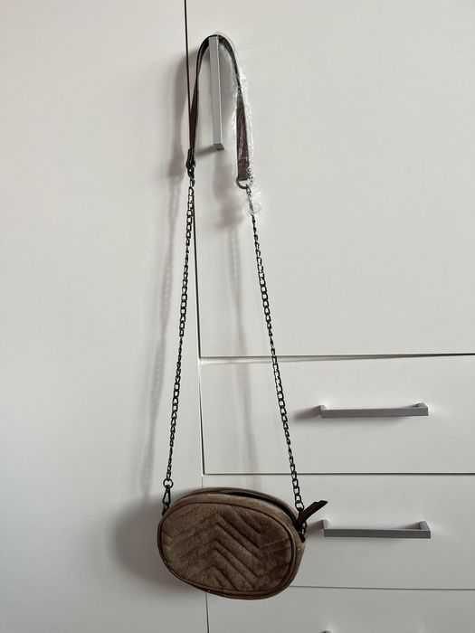 Дамска кожена чанта с колан и дръжка