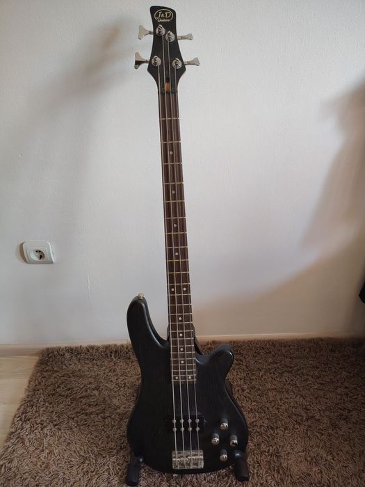 Басов усилвател Laney RB1 Richter 1 и бас китара J&D ,(Jack & Danny)5 W