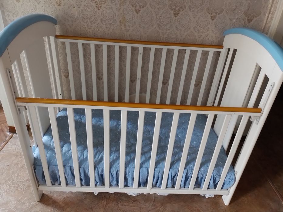 Детская кровать с бортиками