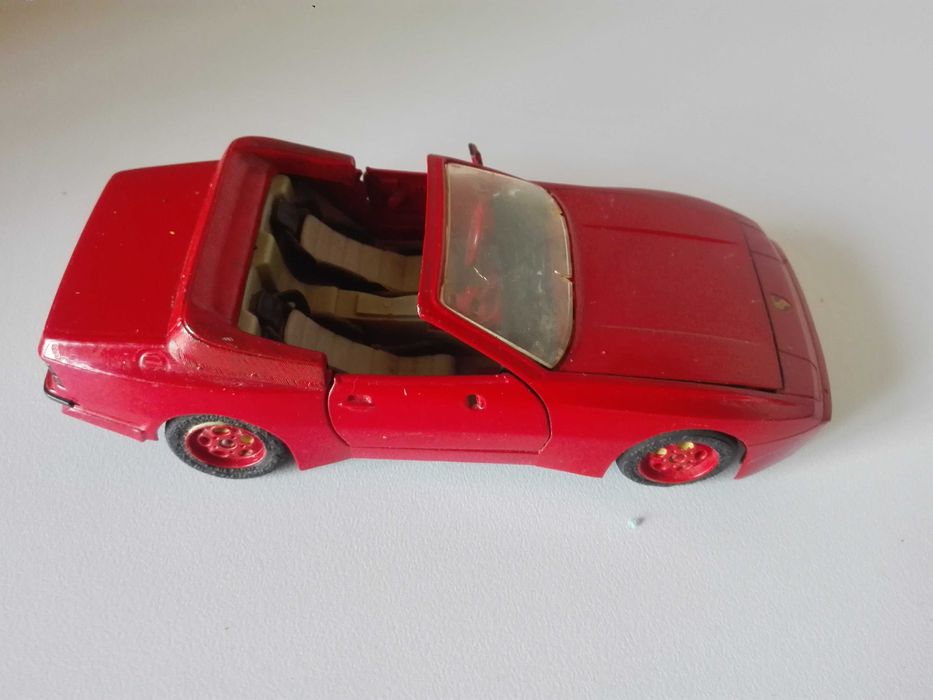 Метална количка и лот пощенски картички.