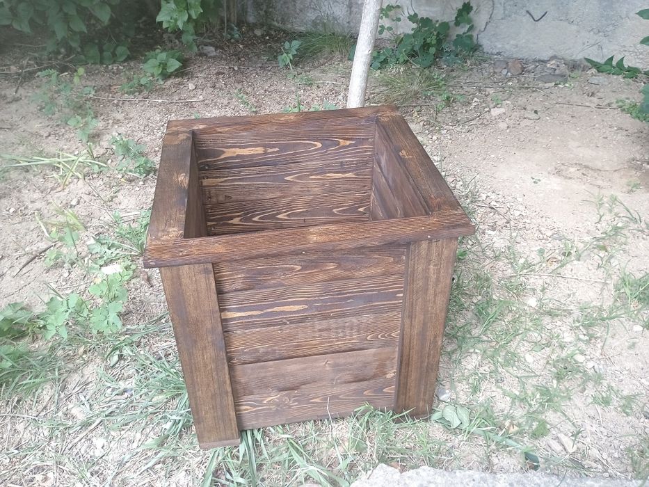 Продавам дървени кашпи