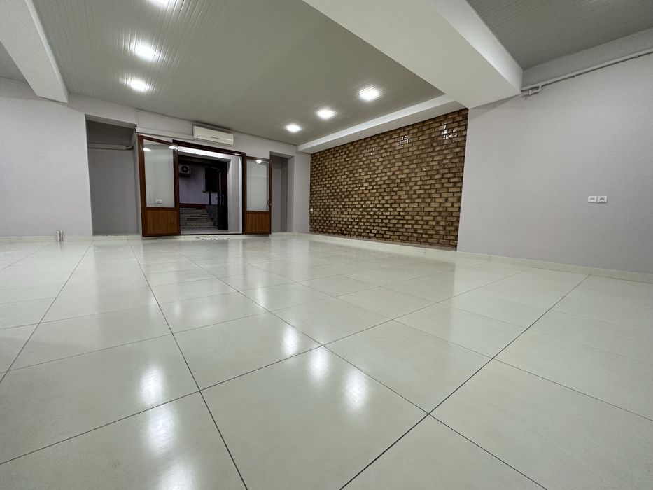 Сдаётся в аренду коммерческое помещение, 76 м2, цоколь