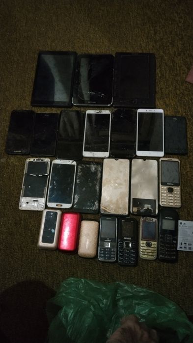 Телефоны на запчасти.