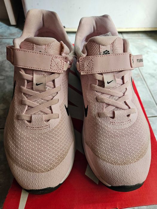 Маратонки Nike 37,5 розови