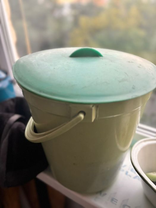 Зелёное ведро в хорошем состоянии