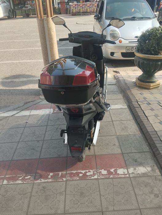 Skuter Yadea T5 Tezligi 55km bitta zaryad bilan 75 80 km yuradi