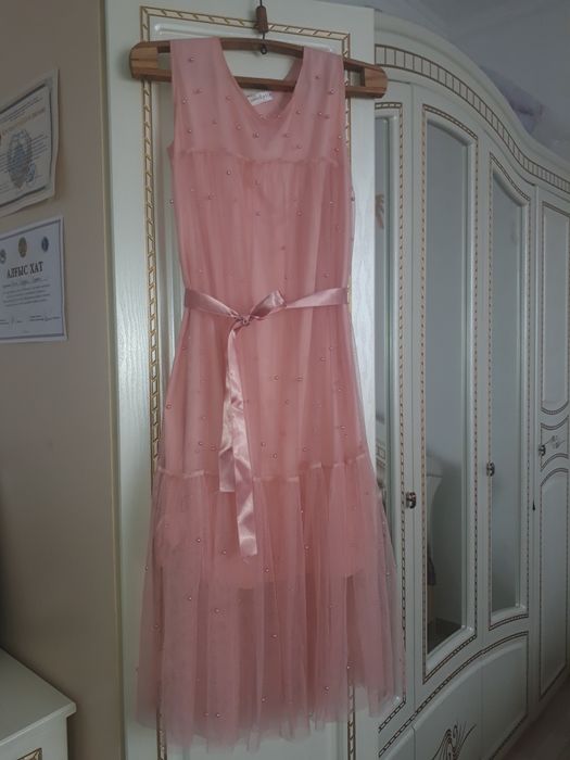 Продам розовое платье