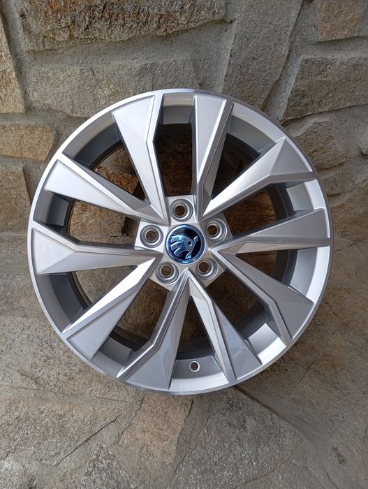 Чисто нови джанти Bi-Color Шкода Skala,Fabia,Kamiq 16"