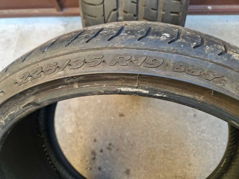 2 Pirelli R19 225/35
летни гуми
DOT0821