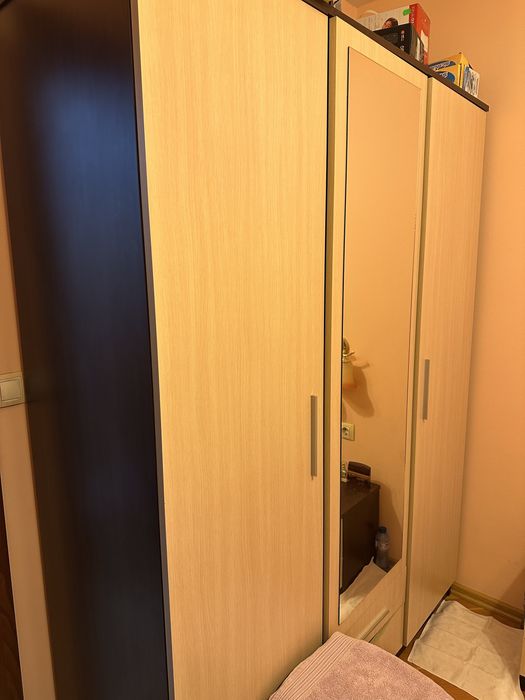 Продавам спалня комплект с нощни шкафчета