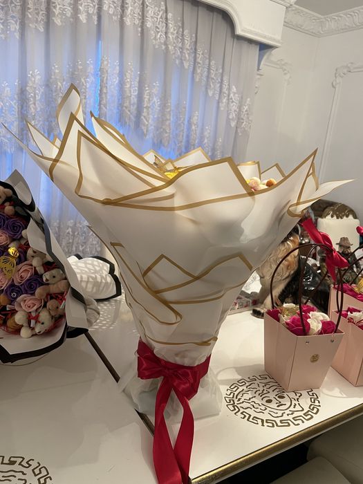 Vand buchete de trandafiri din sapun și  cu ursuleti