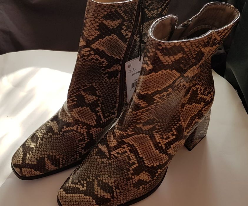 Cizme piele imitație sarpe // SINSAY