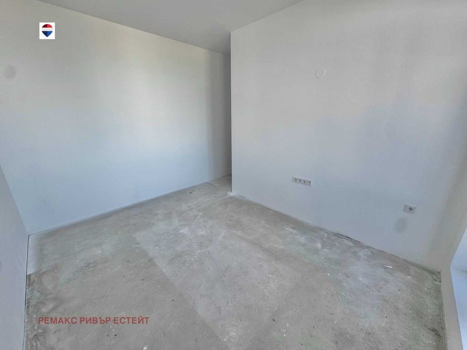 Продава се Тристаен апартамент в Русе, Здравец Изток - 146 кв.м за 959 €/кв.м - Снимка #5