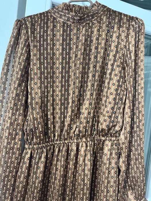 Рокля без забележки , носена веднъж