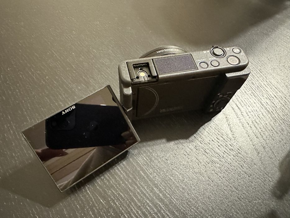 Sony ZV-1A + микрофон + карта + ПОДАРЪК светкавица Godox