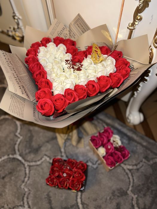 Vand buchete de trandafir facute manual !