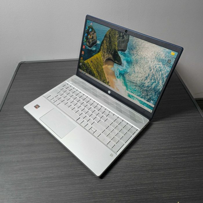 HP Pavilion  15  Ryzen 3 SSD 128/4 GB