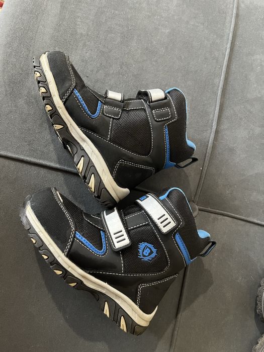 Отдам даром детскую обувь и одежду