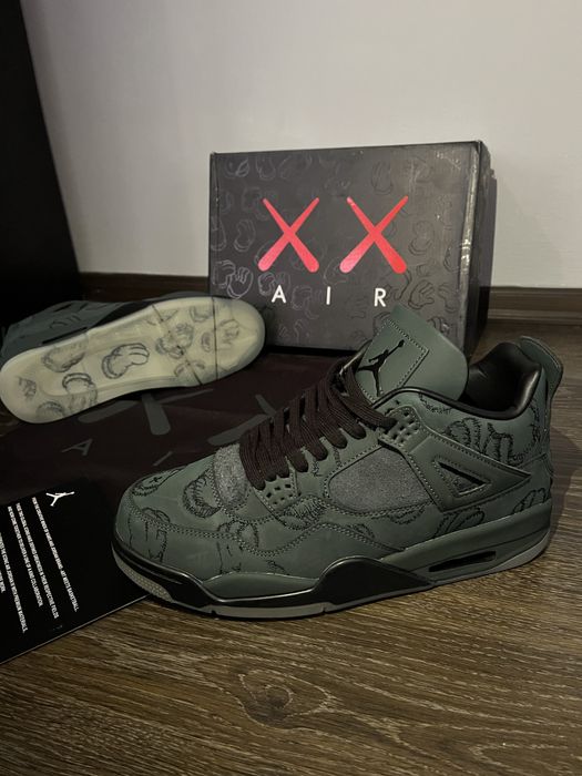 Jordan 4 Retro Kaws