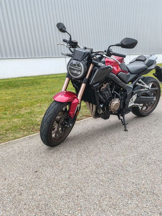 Honda CB 650R Vând Honda cb650R, 2100km,unic proprietar,