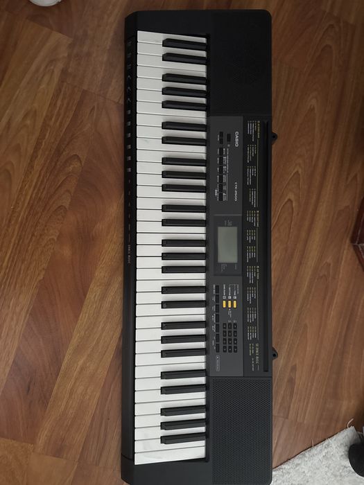Orga Casio cu stander perfecta URGENT