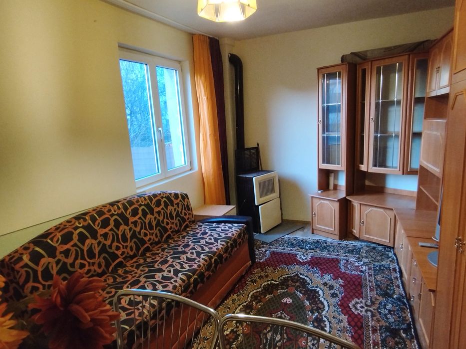 Inchiriez o camera la casa