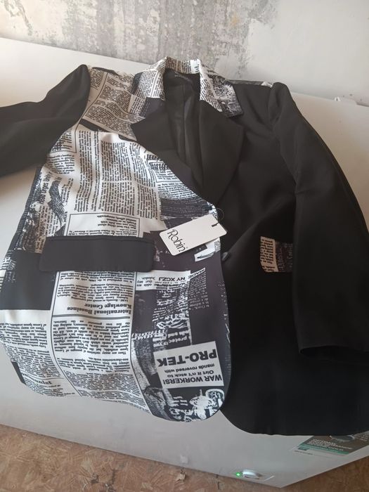 Сако черно-бяло на Робин и Сако с перли