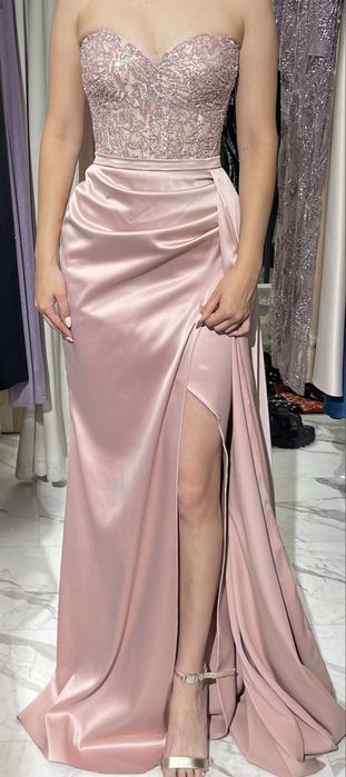 Розов корсет с пола