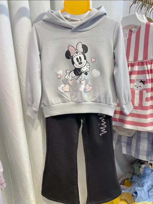 Двойка для девочек,  свитшот и брюки от Disney.